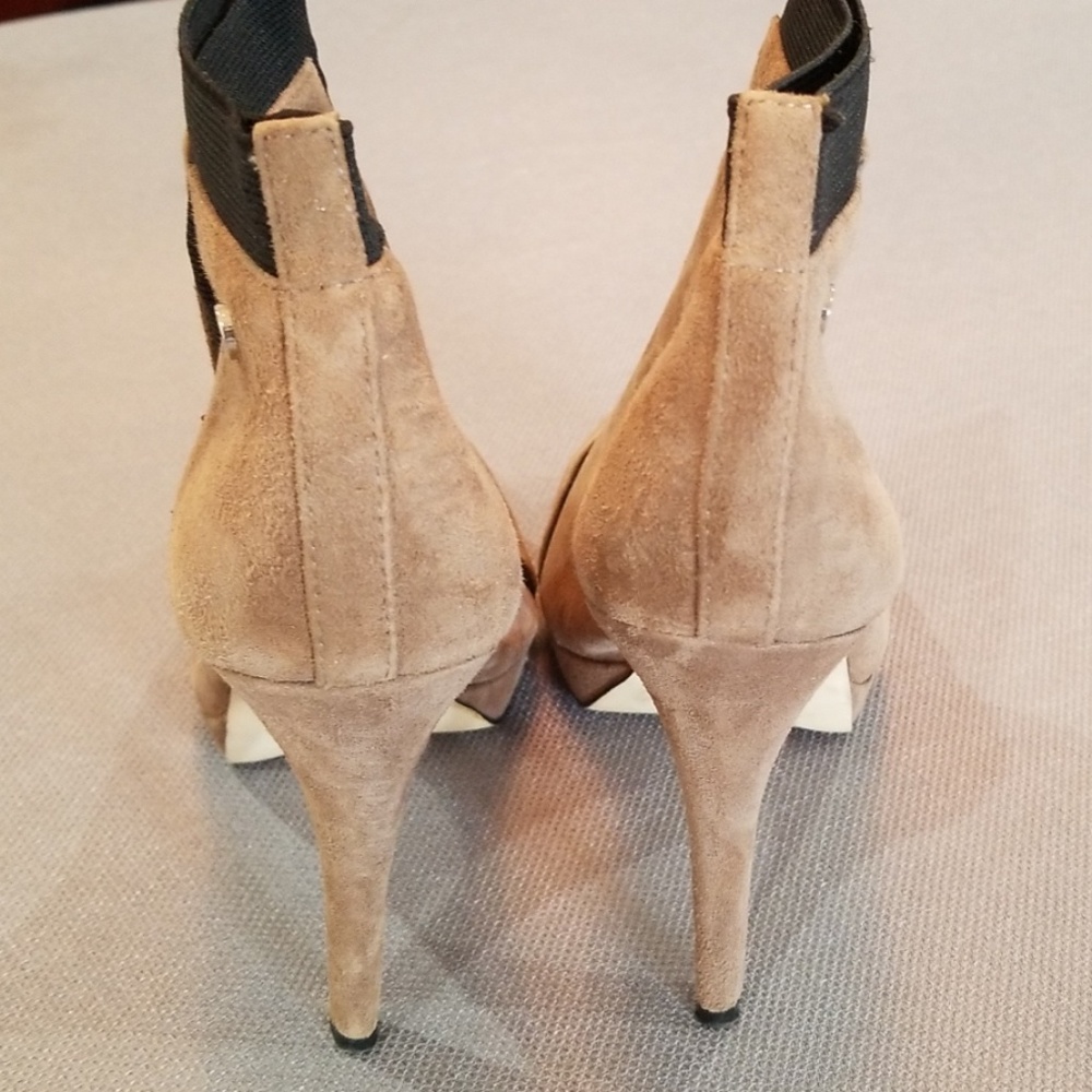 Boots - Picture 4 of 5